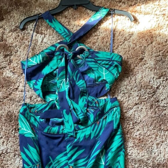 Take 50% OFF- Fashion Nova Halter Neck Palm Prints Dress, Size-L - Picture 12 of 14